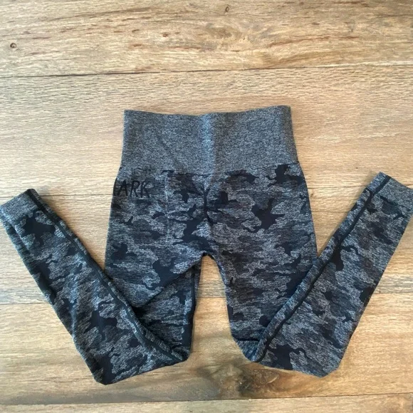 +FREE Legging! Gymshark Camo Seamless Scrunch High Waist in XS - Picture 4 of 14